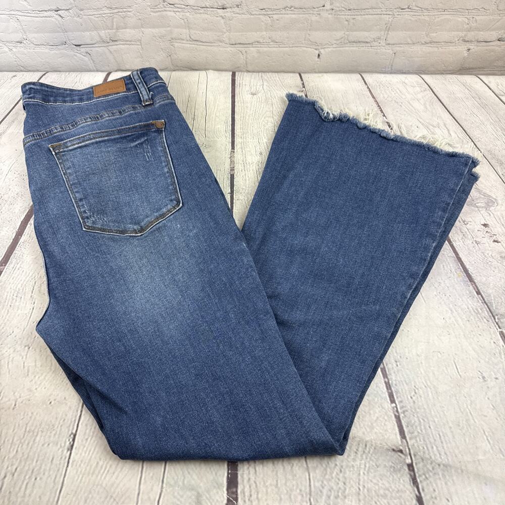Judy Blue Jeans Women’s 13/31 Flare Raw Hem Medium Wash Stretch Festival